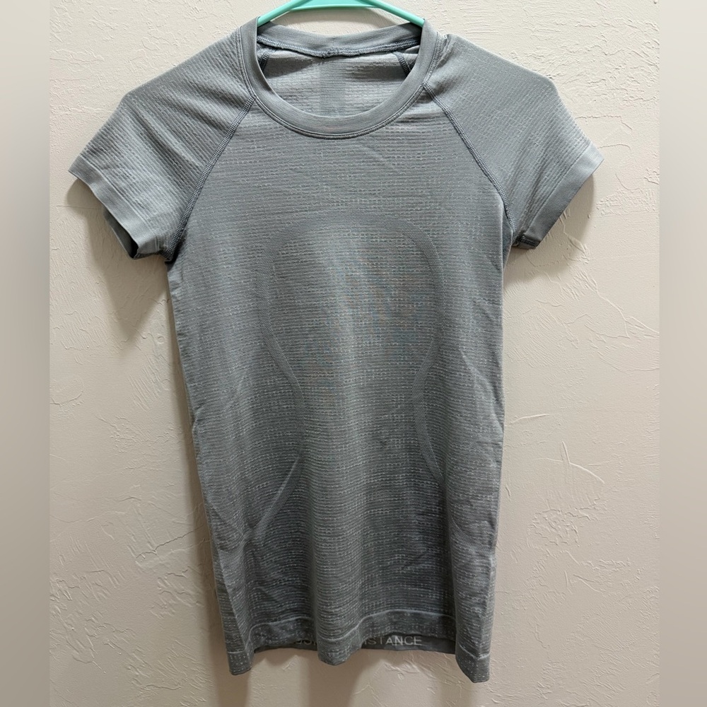 lululemon athletica Gray Short Sleeve Tee